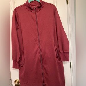 PRE-owned Med. Duluth Trading Full Zip Souped Up Robe Sweatshirt fleece Burgundy
